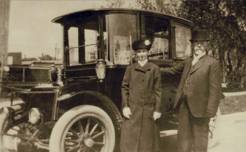 Mager_Ernastine_and_Victor.jpg - Elizabeth and Victor Mager stand before their electric car c. 1900 - Photo courtesy of Louis Mager